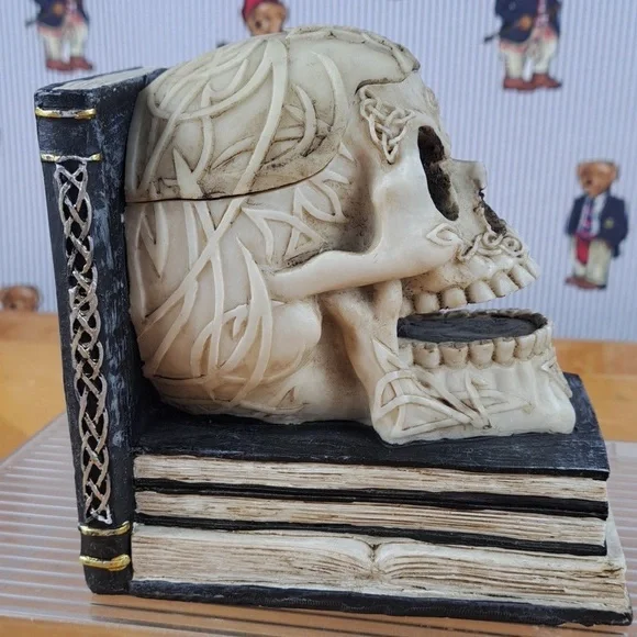 Bellaa decorative skulls small storage Celtic knot design resin bookends - Picture 7 of 8